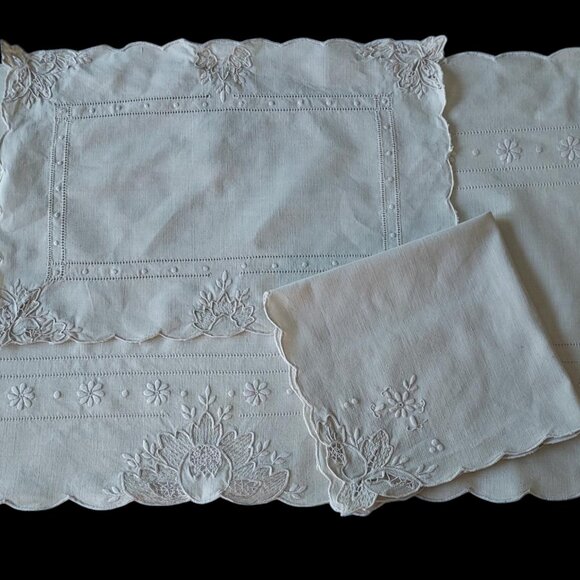 15 pcs. Vintage Ecru Table Linens Cutout Embroidered Placemats, Napkins, Runner - Picture 1 of 7